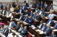 Η σύνθεση των «ορεινών» εδράνων της Βουλής, ο κίνδυνος μιας ισχυρής και ενιαίας Ακροδεξιάς, το πρόβλημα της ελληνικής κοινωνίας.