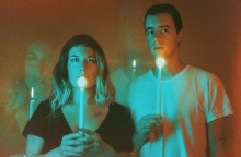 Boy Harsher: Η ιστορία και τα τραγούδια - σταθμοί του ηλεκτρονικού σχήματος που θα εμφανιστεί στο φεστιβάλ Release Athens 2023, στην Πλατεία Νερού, το Σάββατο 15 Ιουλίου.