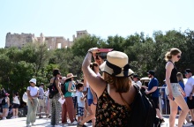Τουρίστες στην Ακρόπολη 