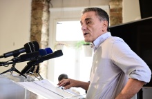 Υποψήφιος για την προεδρία του ΣΥΡΙΖΑ ο Ευκλείδης Τσακαλώτος