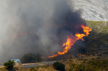Φωτιά καίει στην περιοχή Κεραμωτή της Νάξου