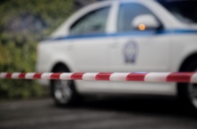 Περιπολικό της ΕΛ.ΑΣ. με κορδέλα για εγκληματική ενέργεια