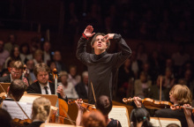 Ο Θεόδωρος Κουρεντζής έρχεται με την Ορχήστρα Utopia στο Μέγαρο Μουσικής Αθηνών