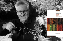 Συνταγή για πατάτες οφτές και κολοκυθοανθούς γεμιστούς από το βιβλίο «Νόστιμη ποίηση - Μαγειρεύοντας με στίχους» του Αντώνη Καρτσάκη, εκδ. Εστία.