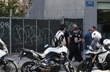 Αιματηρή καταδίωξη στον Κολωνό: Σε νόμιμη άμυνα ο αστυνομικός που πυροβόλησε και τραυμάτισε ληστή, σύμφωνα με στελέχη της ΕΛ.ΑΣ. - Το χρονικό του επεισοδίου.