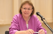 Mενδώνη για επίδειξη μόδας στο Βρετανικό Μουσείο: