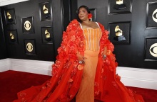 Lizzo: Δικηγόροι εξετάζουν περαιτέρω καταγγελίες για σεξουαλική παρενόχληση κατά της Αμερικανίδας τραγουδίστριας και ακτιβίστριας.