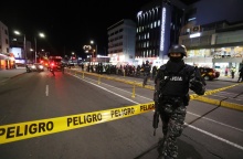 Αποκλεισμένο από τους αστυνομικούς το σημείο της δολοφονίας του Φερνάντο Βιγιαβισένσιο συγκλονίζει τον Ισημερινό