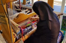 Πιλοτικά εκπαιδευτικά προγράμματα για τους κλάδους της υφαντικής και της κεραμικής δρομολογεί το υπουργείο Πολιτισμού - Σε ποιες δομές της χώρας υλοποιούνται.