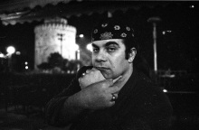 Ο μουσικός παραγωγός Άγγελος Σφακιανάκης θυμάται τη γνωριμία του και τη συνεργασία του με τον Δημήτρη Σταρόβα.