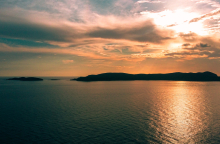 Η συγγραφέας Μαρία Μαυρικάκη σχολιάζει την επικαιρότητα και τις άσχημες ειδήσεις που ακούμε καθημερινά.