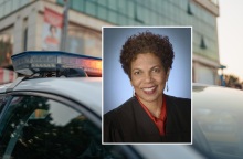 ΗΠΑ: Μια γυναίκα συνελήφθη στο Τέξας επειδή απείλησε τη ζωή της δικαστή στη δίκη του Ντόναλντ Τραμπ - Άφηνε ρατσιστικά μηνύματα στο γραφείο της Τάνια Τσάτκαν.