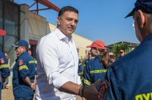 Βασίλης Κικίλιας: «O κίνδυνος πυρκαγιών δεν έχει περάσει. Ζητώ από όλους να είναι σε ετοιμότητα» - Επίσκεψη στις εγκαταστάσεις της ΕΜΑΚ.