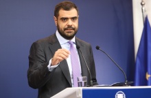 Παύλος Μαρινάκης: Σοβαρότατες ενδείξεις εμπρησμών, τονίζει ο κυβερνητικός εκπρόσωπος - 140 συλλήψεις μέχρι τώρα, εκ των οποίων οι 79 για εμπρησμό εκ δόλου.