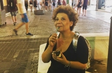 Γιώτα Νέγκα: Η τραγουδίστρια απαντά σε 33 ερωτήσεις για την Αθήνα