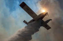 Κομισιόν: Μήνυμα στήριξης για τις πυρκαγιές στη χώρα μας - «Ελλάδα, δεν είσαι μόνη» - Συνεχίζεται η μάχη με τις φλόγες - 75 πυρκαγιές σε όλη την επικράτεια.