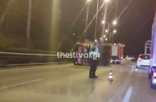 Νταλίκα διπλωμένη σε δρόμο στη Θεσσαλονίκη 