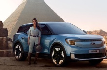 Λέξι Άλφορντ: H αμερικανίδα εξερευνήτρια θα διανύσει πάνω από 28.000 χιλιόμετρα σε λιγότερο από 100 ημέρες με ηλεκτρικό αυτοκίνητο. 