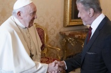 Βατικανό: Ο πάπας Φραγκίσκος συναντήθηκε με τον Σιλβέστερ Σταλόνε - Ο χιουμοριστικός διάλογος για το μποξ και το κινηματογραφικό franchise του «Ρόκι».