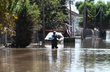 Θεσσαλία: Πέφτει η στάθμη των υδάτων, άνοιξε η εθνική οδός, αγωνία για τους υγειονομικούς κινδύνους