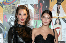 Η Κρίστι Τέρλινγκτον με την κόρη της,  Γκρέις Μπερνς © Dimitrios Kambouris/Getty Images for W Magazine