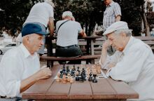 Τόσο οι άνδρες όσο και οι γυναίκες έχουν επωφεληθεί από τις βελτιώσεις στην υγειονομική περίθαλψη τις τελευταίες δεκαετίες