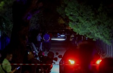 Ο τόπος του εγκλήματος στην Αρτέμιδα - Φανοί της ΕΛ.ΑΣ. στο σημείο της εν ψυχρώ εκτέλεσης των έξι Τούρκων