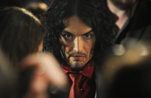 Βρετανία: Το YouTube ανέστειλε τη λειτουργία του καναλιού του Ράσελ Μπραντ, μετά τις κατηγορίες που διατυπώθηκαν εις βάρος του για σειρά σεξουαλικών επιθέσεων.