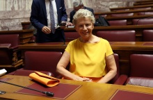 ΣΥΡΙΖΑ - Έλενα Ακρίτα: Δεν προτίθεται να παραιτηθεί η βουλευτής Επικρατείας ώστε να καταλάβει έδρα ο Στέφανος Κασσελάκης - Τι συμφώνησε με τον Αλέξη Τσίπρα.