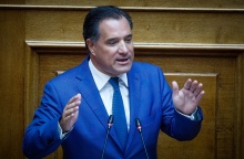 Ο Άδωνις Γεωργιάδης στο βήμα της Βουλής στη συζήτηση για το εργασιακό νομοσχέδιο που ψηφίζεται σήμερα