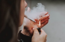 Βρετανία: Σχέδιο απαγόρευσης πώλησης τσιγάρων στην επόμενη γενιά - Η κυβέρνηση Σούνακ υιοθετεί μοντέλο Νέας Ζηλανδίας, με σταδιακή αύξηση του ορίου ηλικίας. 