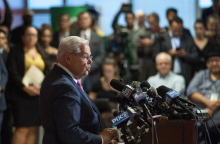 Για τις 6 Μαΐου ορίστηκε η δίκη του γερουσιαστή Μπομπ Μενέντεζ για διαφθορά