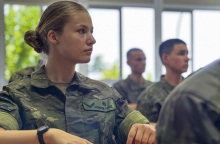 Ισπανία: Η πριγκίπισσα Λεονόρ συνεχίζει την εκπαίδευσή της στη Στρατιωτική Ακαδημία - Θα περάσει από όλους τους κλάδους των Ενόπλων Δυνάμεων.