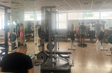 Σε βλέπω να χτίζεις κοιλιακούς