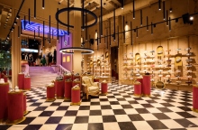 το εσωτερικό του καταστήματος tike!