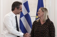 Συνάντηση Μητσοτάκη με την επίτροπο Ουρπιλάινεν: Χρειάζονται περισσότερα από την Ευρώπη για την κλιματική κρίση