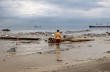 Βόλος: Συνεχίζεται η μάχη για τον καθαρισμό της πόλης και των προαστίων της - Χωρίς πόσιμο νερό οι κάτοικοι - Ανοίγουν αύριο τα περισσότερα σχολεία.