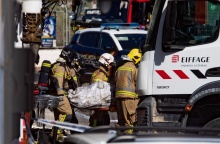 Μεταφορά νεκρού μετά από τη φωτιά σε κλαμπ στην Ισπανία