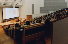 Η αργή διάβρωση της ακαδημαϊκής ελευθερίας στη Δύση