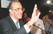 Ο Ζαν-Πιέρ Ελκαμπάς, σπουδαία φυσιογνωμία της γαλλικής δημοσιογραφίας