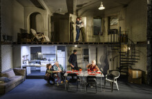 "The humans" σε σκηνοθεσία Κωνσταντίνου Μαρκουλάκη