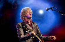 Σαν σήμερα 5 Οκτωβρίου: Το 1951 γεννήθηκε ο Ιρλανδός τραγουδοποιός και ακτιβιστής Μπομπ Γκέλντοφ - Η καριέρα του, το Live Aid και οι προσωπικές απώλειες.