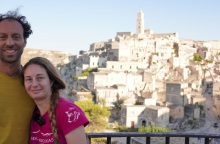 Θεσσαλονίκη: Με μια παλιά μοτοσικλέτα και ένα βανάκι θα εξερευνήσουν την αμερικανική ήπειρο, από την Παταγονία έως την Αλάσκα.