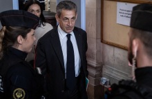 Γαλλία: Διπλή δίωξη για δόλιους ελιγμούς κατά του πρώην προέδρου Νικολά Σαρκοζί - Πιθανή νέα δίκη - Απόφαση μετά από πολυήμερες ανακρίσεις.