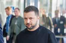 Ο Ουκρανός πρόεδρος, Βολοντίμιρ Ζελένσκι, στη Σύνοδο των υπουργών Άμυνας του ΝΑΤΟ