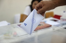 Χέρι ρίχνει στην κάλπη ψηφοδέλτιο για τις Αυτοδιοικητικές Εκλογές 2023