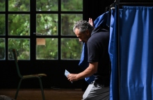 Δεύτερος γύρος αυτοδιοικητικών ή τρίτος γύρος εθνικών εκλογών;