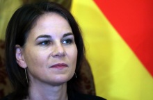 Αναλένα Μπέρμποκ: Ο πόλεμος κατά της Χαμάς πρέπει να διεξαχθεί με τον μεγαλύτερο σεβασμό προς την ανθρωπιστική κατάσταση στην Γάζα.