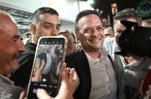 Ο Νέος Δήμαρχος Αθηναίων μετά τα αποτελέσματα επισκέφθηκε το εκλογικό κέντρο στην Πλ.Κοραή