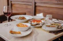 6 νόστιμες στάσεις στο Κουκάκι